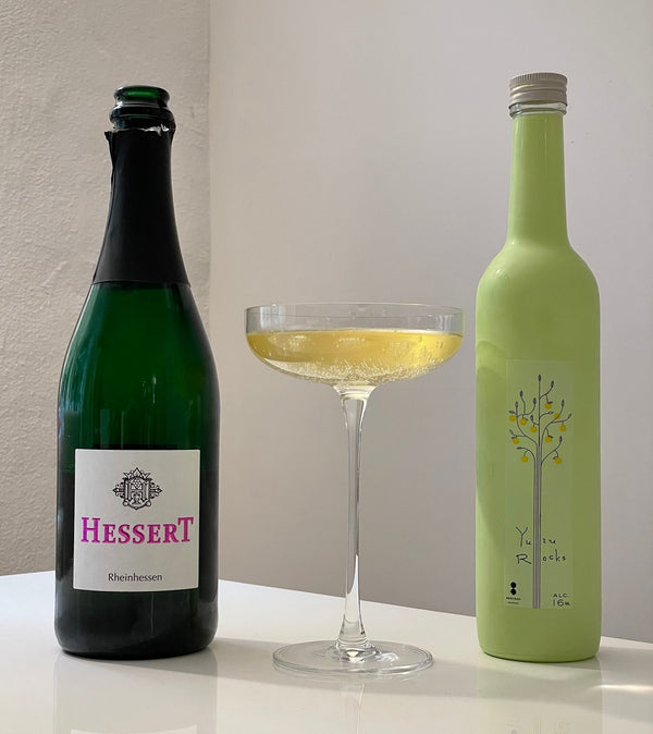 Easy to make, easy to drink: Riesling sparkling wine and yuzu liqueur - a delicious pairing