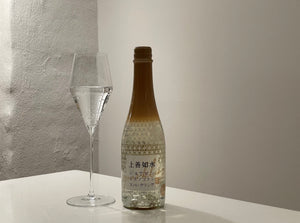 Turn of the year like in Japan: order sparkling sake for your New Year's Eve party now 🥂