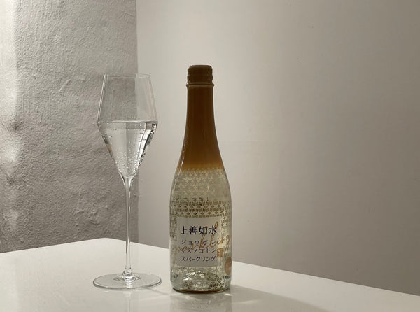Turn of the year like in Japan: order sparkling sake for your New Year's Eve party now 🥂